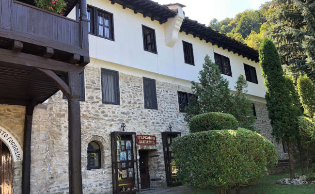 Bulgariens Gebirge - Das Balkangebirge - Trojankloster - Eingangsbereich