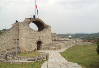 Bulgariens Gebirge - Das Devetashko-Plateau - Lowetsch - Die Mittelalterliche Festung Lowetsch